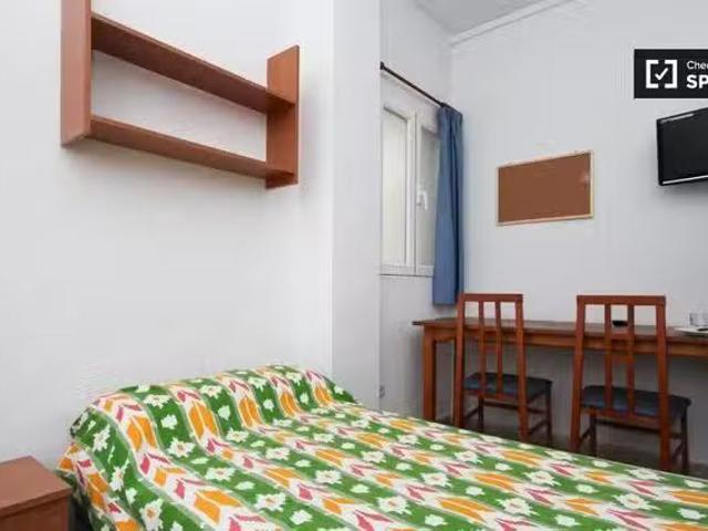 ¡Oferta! Relajante habitación en piso compartido en Los Pajari.
