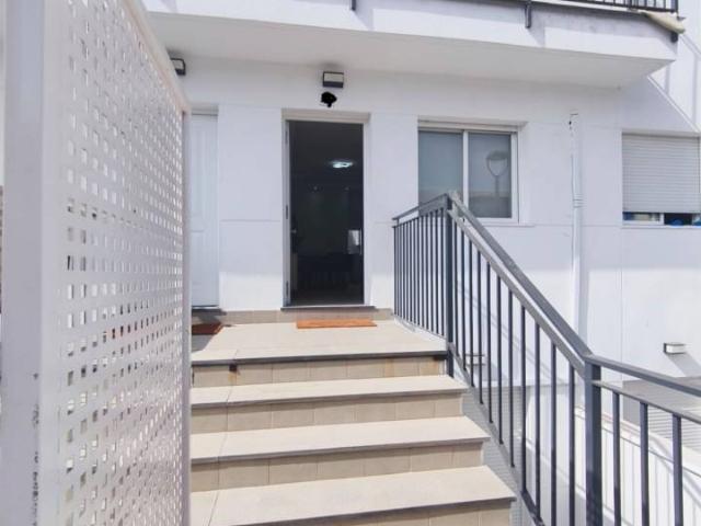 Bonito y acogedor piso tipo duplex, a estrenar a escasos minutos de la playa en Balanegra