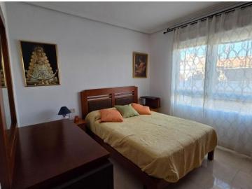 BONITO Y CONFORTABLE PISO RECIÉN REFORMADO, CON TERRAZA Y ASCENSOR EN ZONA DE AV BARCELONA