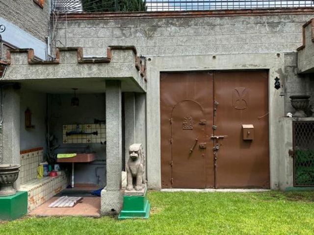 BONITA CASA CON JARDIN Y EN ESQUINA