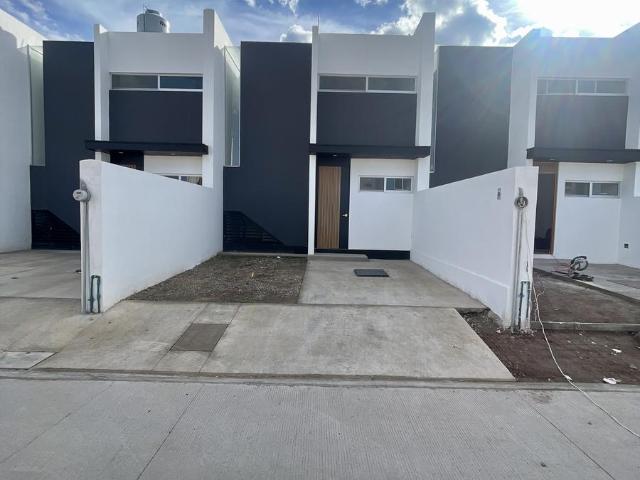Bonita casa con moderna y excelente iluminaci?n