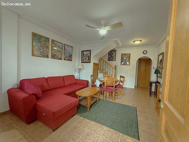Bonita casa con piscina comunitaria en Punta Prima