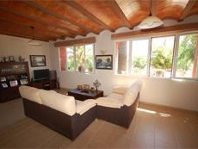 Bonita casa de campo en Beniadla, en una planta, a tan sólo. 300m² El moral