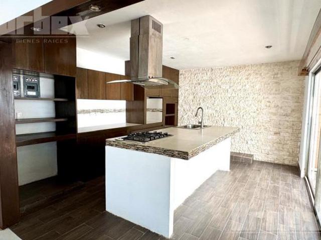 BONITA CASA DE DOS PISOS EN VENTA EN PRIVADA TAMARINDO, CAMPECHE