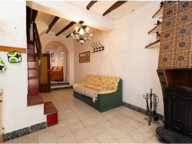 BONITA CASA DE PUEBLO EN LA VALL DE ALMONACID
