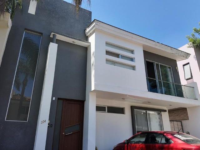 BONITA CASA DE RENTA ESTILO CONTEMPORÁNEO EN FRACC. JARDÍN REAL