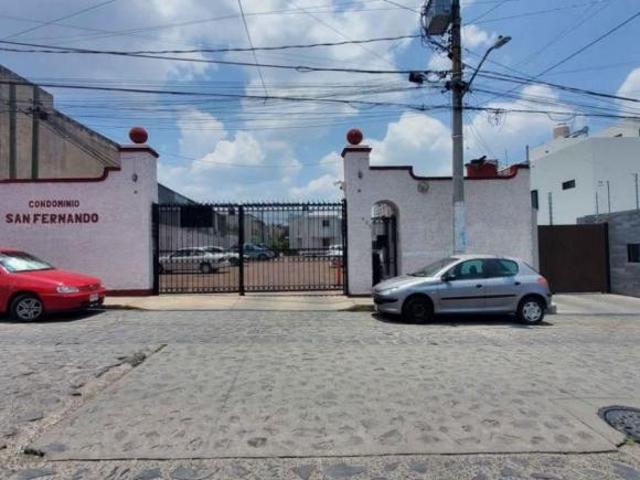 Bonita casa dentro de coto en venta por el Dermatológico, Atemajac del Valle