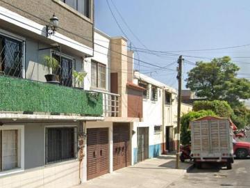 BONITA CASA EN UNA EXELENTE UBICACION CERCA DE ESCUELAS PARQUES HOSPITALES Y CENTROS COMERCIALES