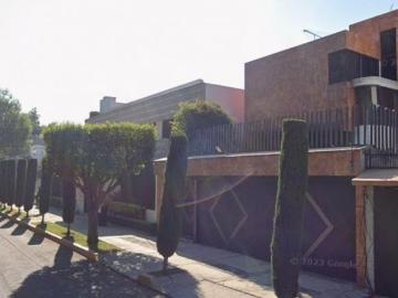 BONITA CASA EN UNA EXELENTE UBICACION CERCA DE ESCUELAS PARQUES HOSPITALES Y CENTROS COMERCIALES
