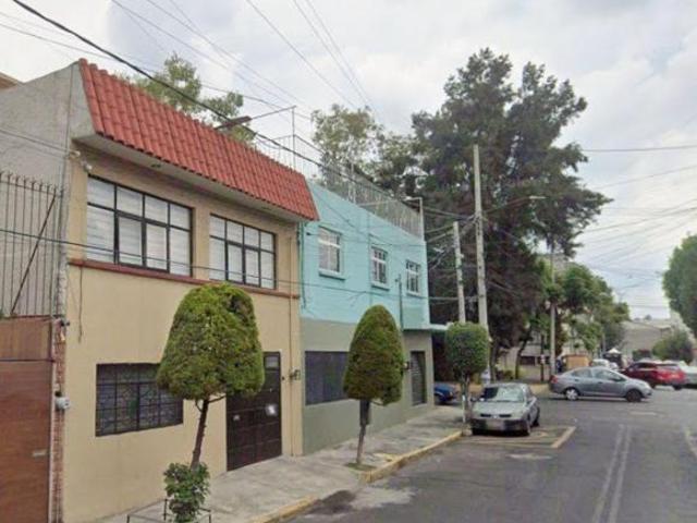 BONITA CASA EN UNA EXELENTE UBICACION CERCA DE ESCUELAS PARQUES HOSPITALES Y CENTROS COMERCIALES