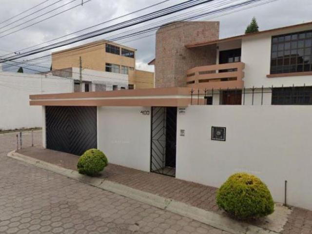 BONITA CASA EN UNA EXELENTE UBICACION CERCA DE ESCUELAS PARQUES HOSPITALES Y CENTROS COMERCIALES