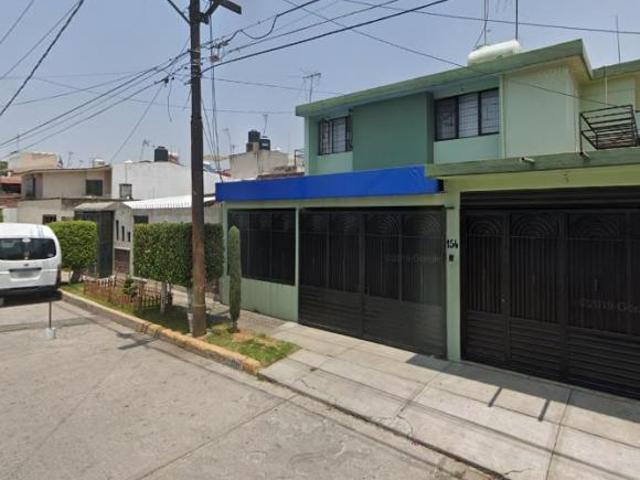 bonita casa en una exelente ubicacion cerca de escuelas parques y hospitales