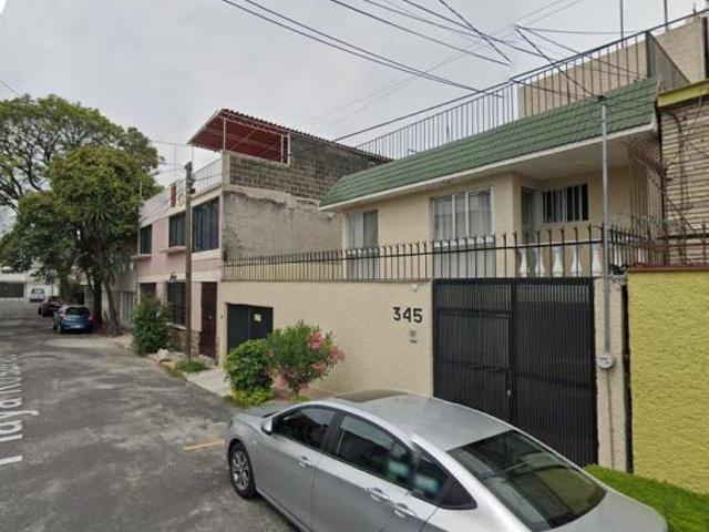 bonita casa en una exelente ubicacion cerca de escuelas parques y hospitales