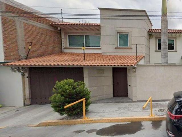 bonita casa en una exelente ubicacion cerca de escuelas parques y hospitales