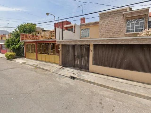 BONITA CASA EN UNA EXELENTE UBICACION CERCA DE ESCUELAS PARQUES Y HOSPITALES