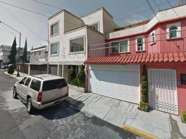 bonita casa en una exelente ubicacion cerca de escuelas parques y hospitaless