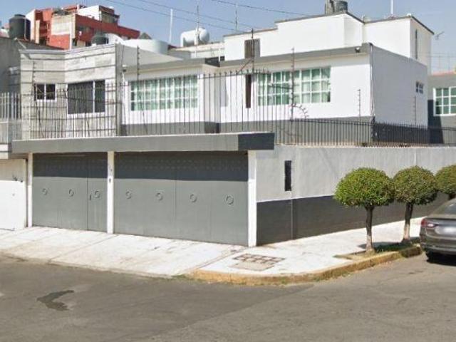 BONITA CASA EN UNA EXELENTE UBICACION CERCA DE PARQUES ESCUELAS HOSPITALES Y CENTROS COMERCIALES