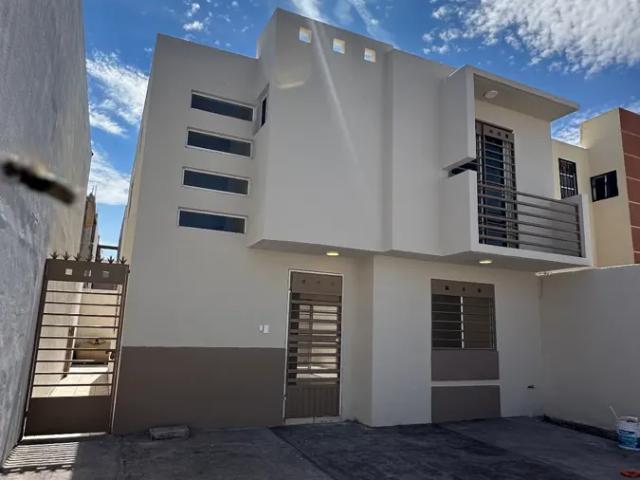 BONITA CASA EN VENTA AL PONIENTE DE SALTILLO