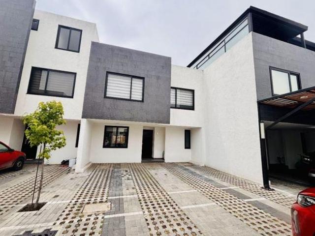 Bonita casa en venta, cerca de Av principales, salida a CDMX rápida