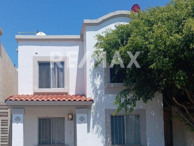 Bonita Casa en Venta en Villas del Prado, Ensenada