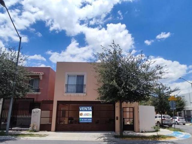 Bonita Casa en Venta en Mitras Poniente Sector Málaga En esquina