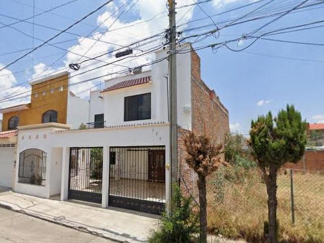 BONITA CASA EN VENTA EN MONTEBELLO AGUASCALIENTES