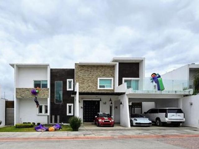 BONITA CASA EN VENTA, JARDINES DE VERSALLES