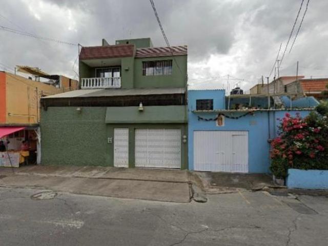 Bonita Casa en Av Dos Arbolitos!