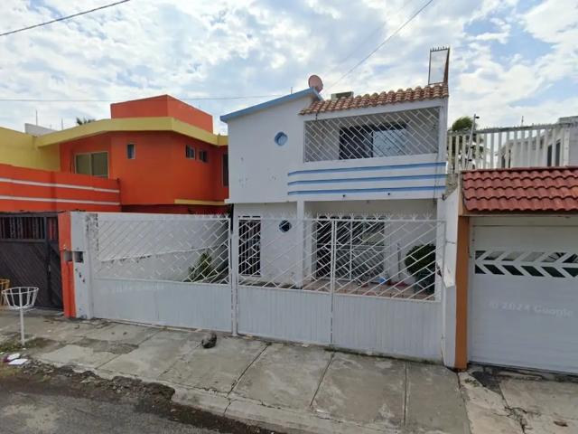 BONITA CASA EN COLONIA FLORESTA VERACRUZ