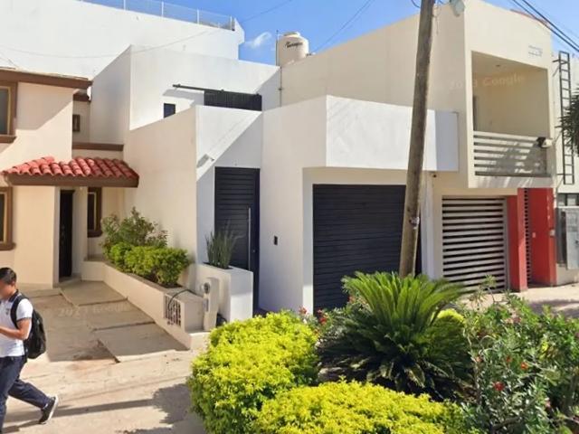 BONITA CASA EN COLONIA LAS FUENTES EN LOS MOCHIS