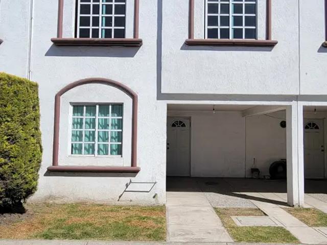 Bonita casa en Fracc. Villas Santorini, Cerca de Galerías Toluca
