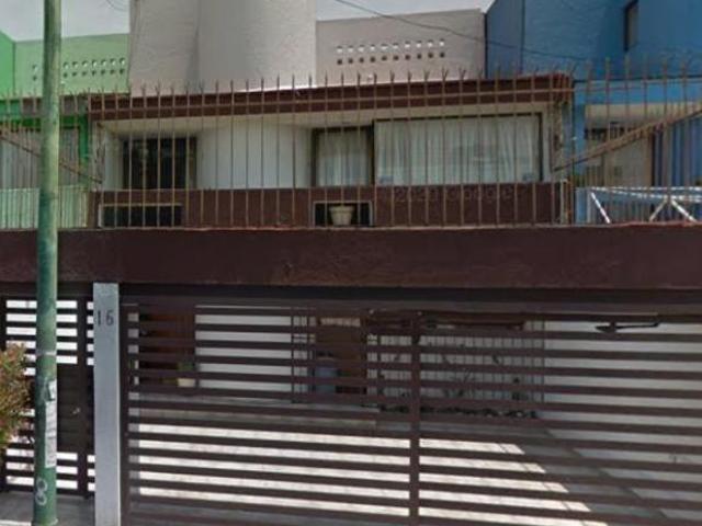 ¡BONITA CASA EN REMATE!