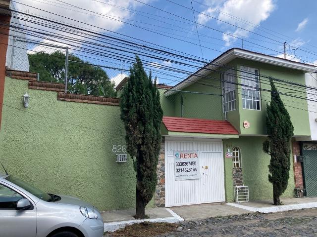 Bonita Casa en Renta Zona Iteso