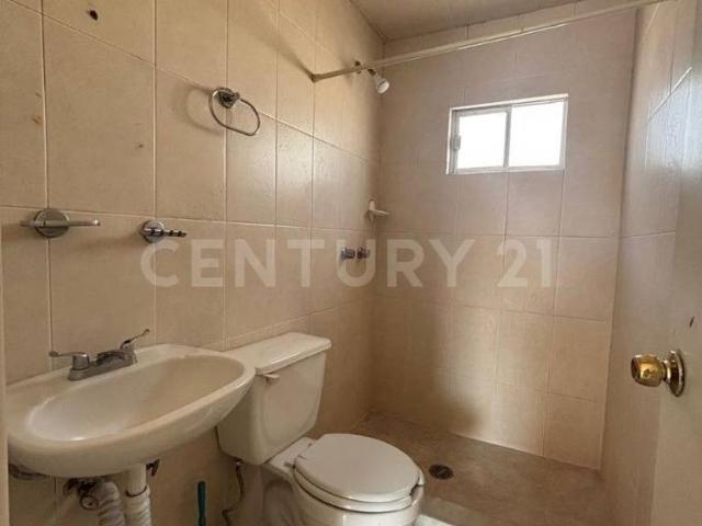 BONITA CASA EN RENTA EN VILLAS DEL REAL EN PRIVADA Y EN ESQUINA