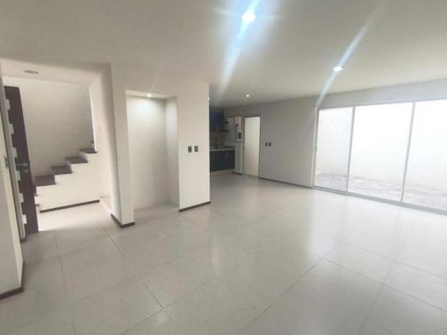 BONITA CASA EN SENDA REAL CERCA DE SALIDA A CORTAZAR