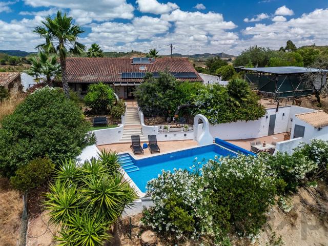 Linda casa familiar com instalações equestres situada em 2,7. 224m² São Marcos Da Serra