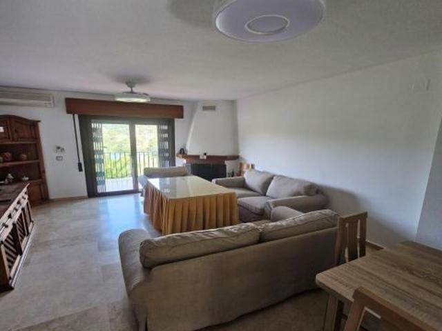 BONITA CASA HIPOTECABLE EN LAS JARAS JUNTO AL LAGO