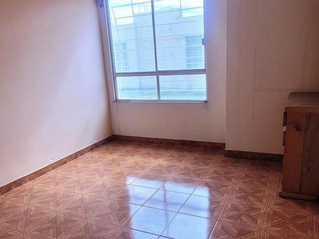 Bonita casa iluminada en 2 plantas con port?n el?ctrico y c?maras de vigilancia