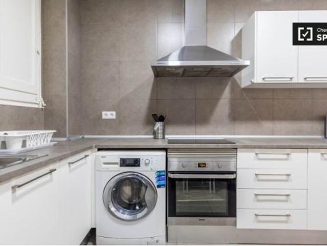 Bonita habitación con cama doble en alquiler en el Eixample