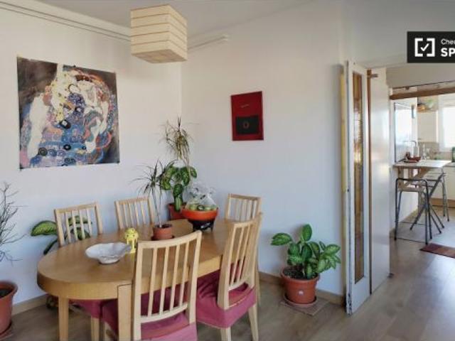 Bonita habitación en alquiler en apartamento de 4 dormitorios en Les Corts