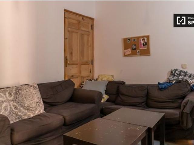 Bonita habitación en alquiler en apartamento de 7 dormitorios en Malasaña