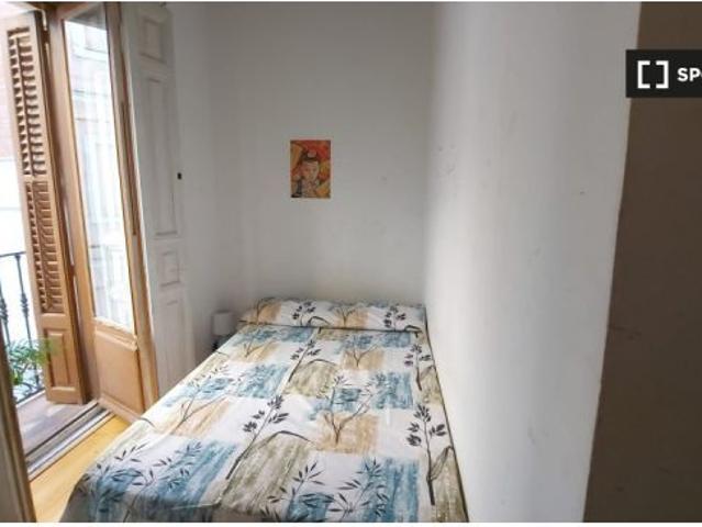 Bonita habitación en alquiler en apartamento de 7 dormitorios en Malasaña