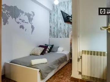 Bonita habitación en piso compartido por Eixample, Barcelona