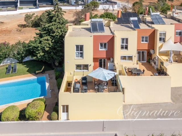 Bonita Moradia de 3 Fachadas com Acesso à Piscina e Conforto. 0m² Almancil