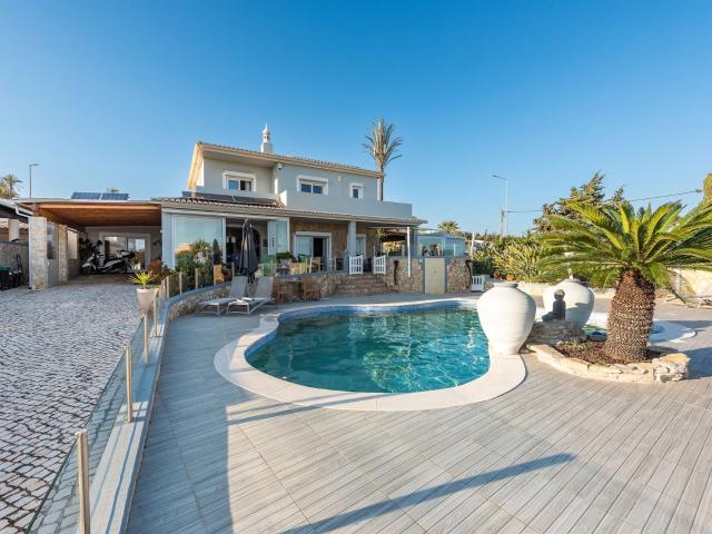 Bonita moradia no Algarve com vista mar 275m² Luz