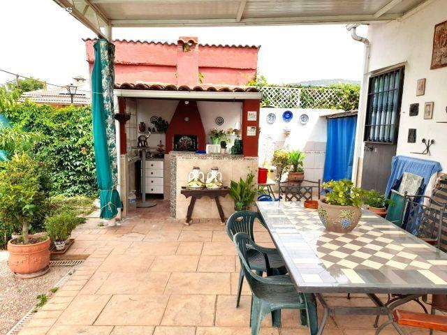 BONITA PARCELA RUSTICA CON CASA Y PISCINA. NO HIPOTECABLE!