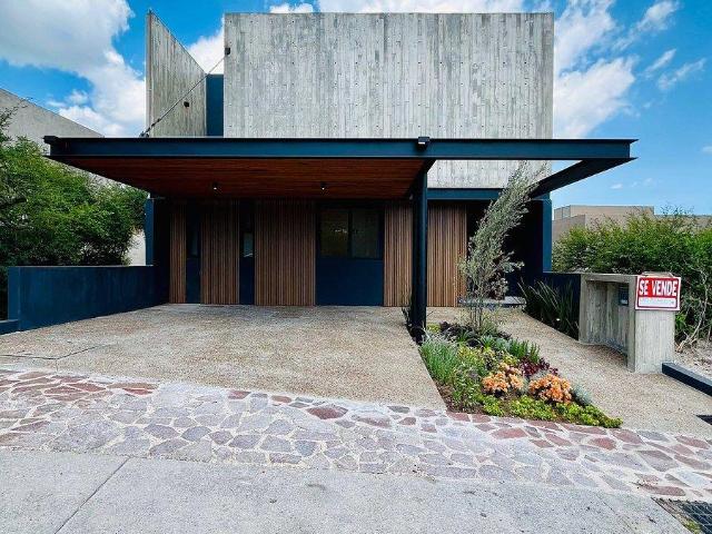BONITA RESIDENCIA EN ALTOZANO