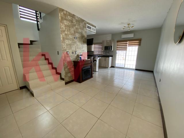 BONITA RESIDENCIA SEMIAMUEBLADA EN RENTA