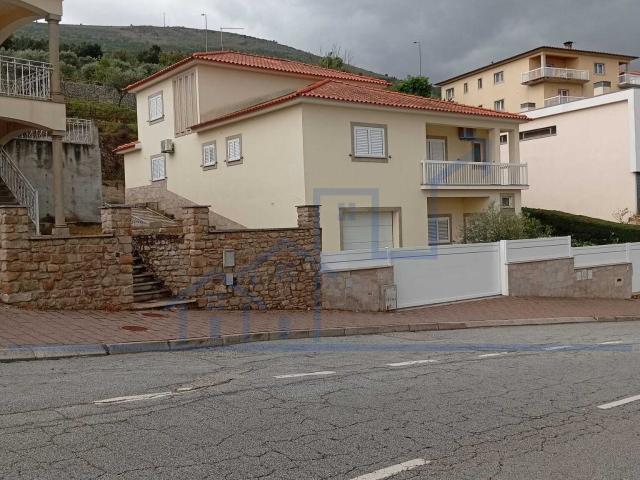 BONITA VIVENDA NA AVª DAS AMENDOEIRAS Torre de Moncorvo