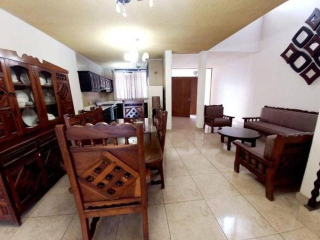 BONITA Y AMPLIA CASA EN EL CENTRO DE VILLA CORONA